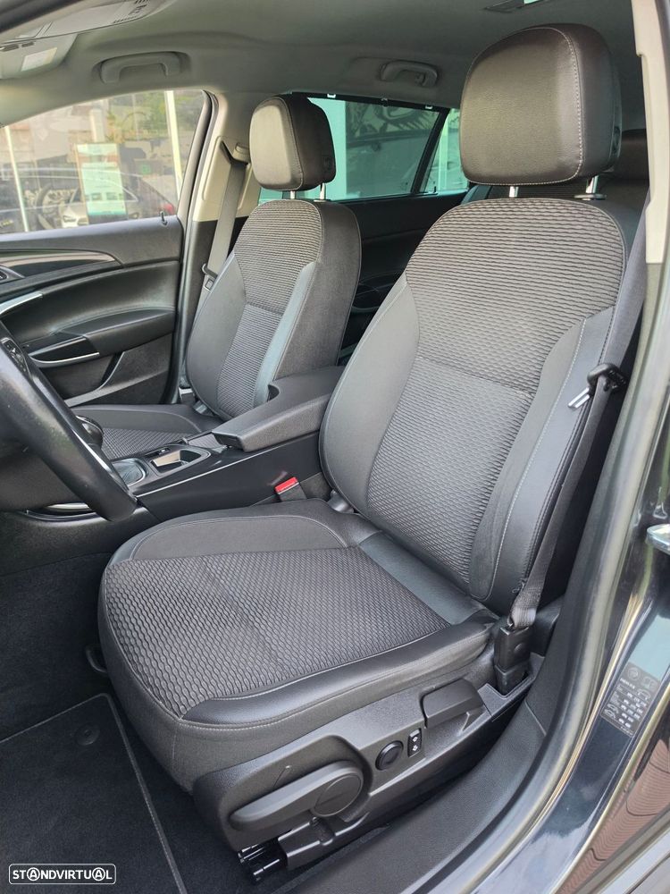 Opel Insignia Sports Tourer 1.6 CDTi Executive S/S J18 - 24