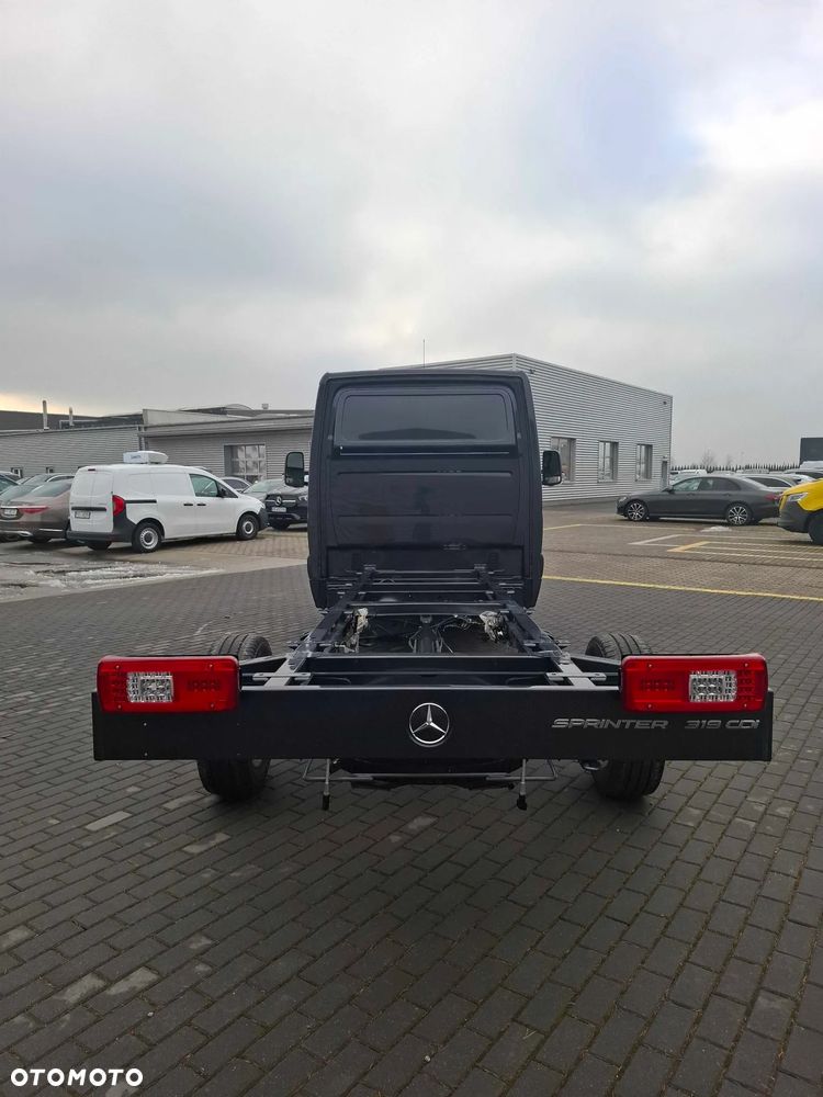 Mercedes-Benz Sprinter 319 CDI - 4