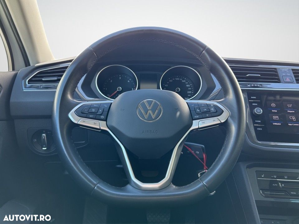 Volkswagen Tiguan - 10