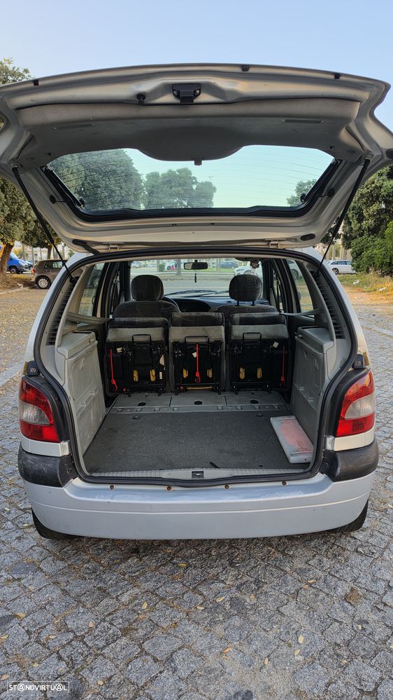 Renault Scénic 1.4 16V RXE AC - 11