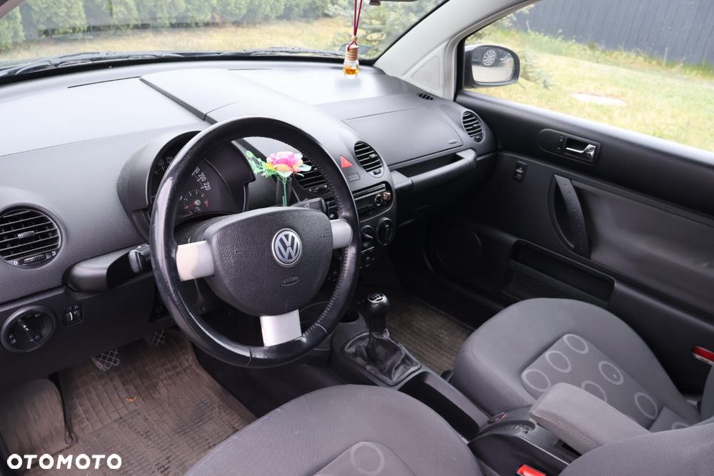 Volkswagen New Beetle - 4