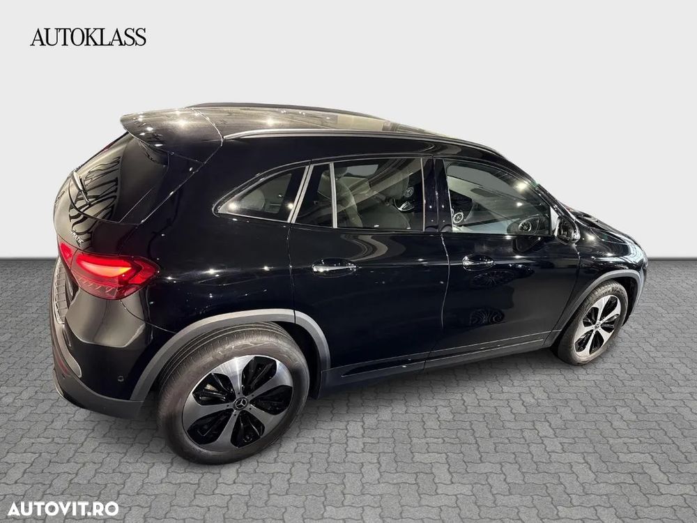 Mercedes-Benz GLA 200 d 4Matic 8G-DCT - 5