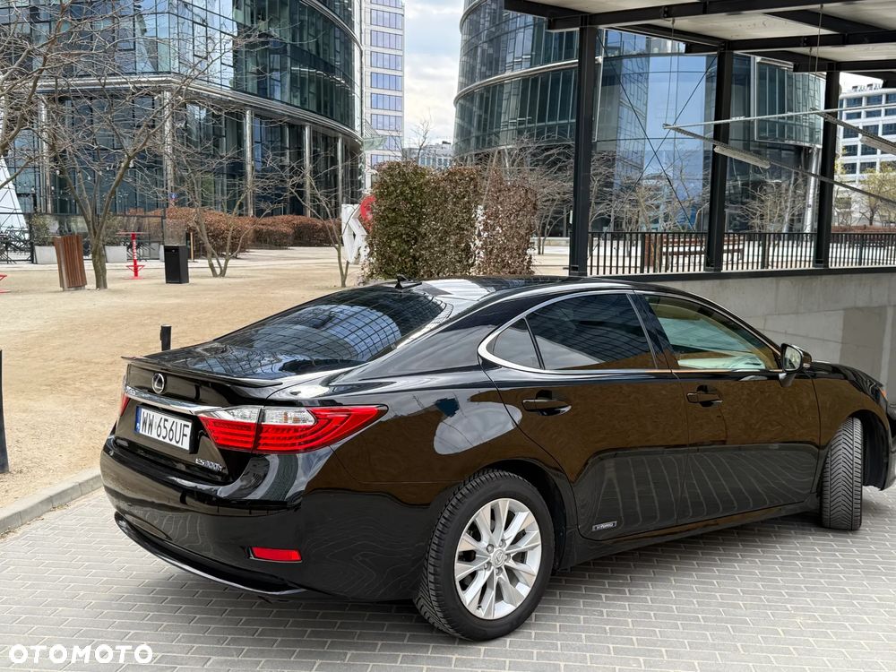 Lexus ES - 4
