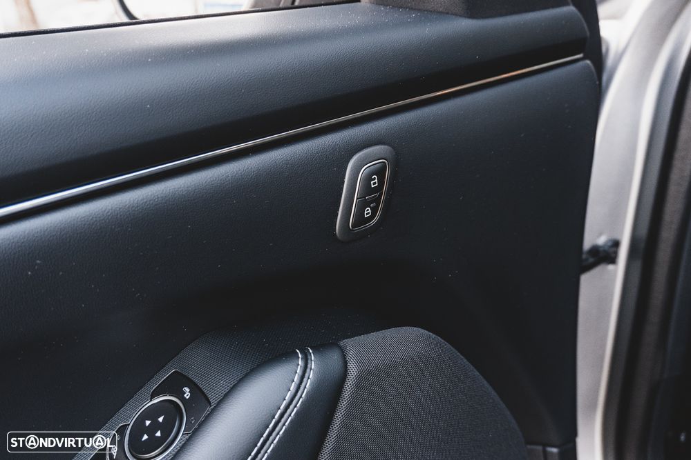 Ford Mustang Mach-E AWD - 16