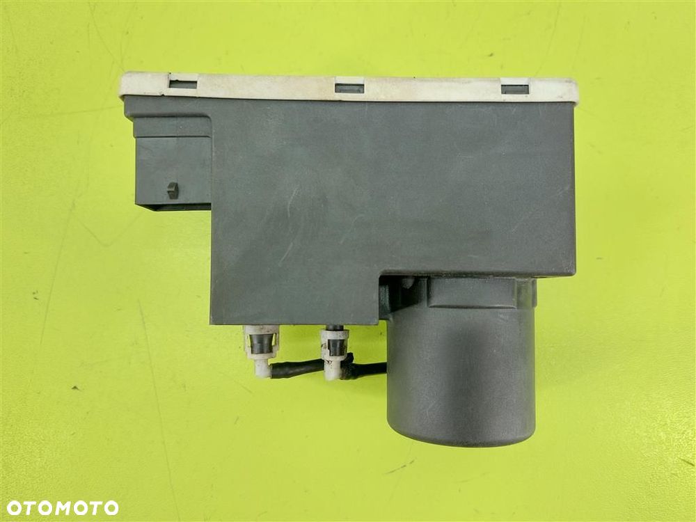 Pompka centralnego zamka Audi A4 B5 1995-2001  8L0862257A - 1