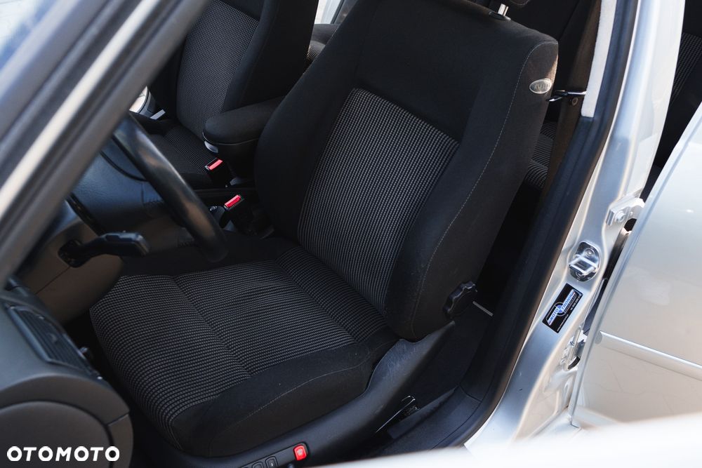 Volkswagen Golf - 35