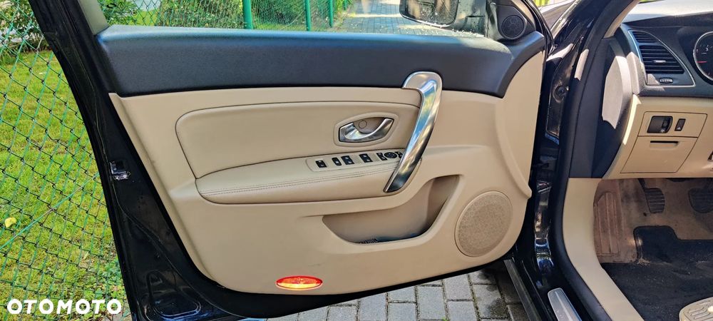 Renault Latitude 2.0 dCi Privilege - 33