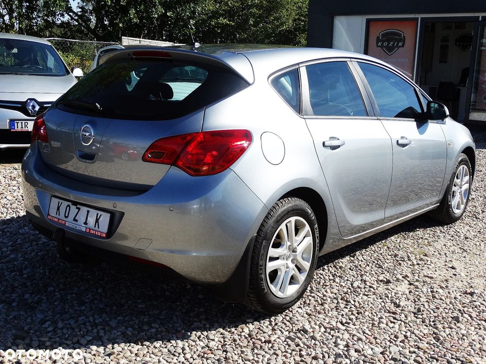 Opel Astra 1.6 Automatik Color Edition - 12