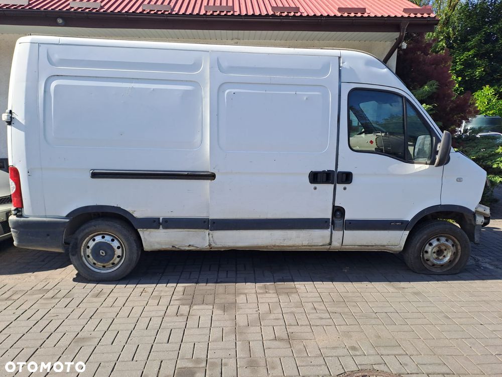 Renault Master II FL (03-10r.) 2.5D 114KM. Silnik G9U (754) - C150525 Skrzynia PK6 (080) - C033236 lakier O389 – Ice White BC.Cały na części.GWARANCJA !!! Przód Tył Zestaw Komplet Drzwi Klapa Zderzak Błotnik Maska Grill Atrapa Szyba Pas Lampa Lusterko Boczki Fotel Kanapa Kokpit Deska Rozdzielcza Przełącznik Włącznik Sterownik Przewody Wiązka Instalacja Moduł Komputer Czujnik Listwa Pompa Alternator Wtryski Głowica Rozrusznik Kompresor Sprzęgło Dwumas Silnik Skrzynia ABS Klimatyzacji Paliwa Wspomagania Kolektor Turbina Przepustnica Zawór Chłodnica Koło Hak Belka Sanki Zawieszenie Mcpherson Półoś Amortyzator Wydech Tłumik Zacisk Most - 2