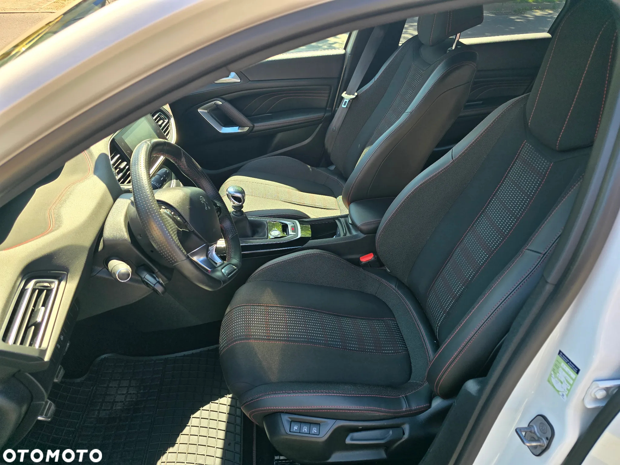 Peugeot 308 1.2 PureTech GPF GT Pack S&S - 26