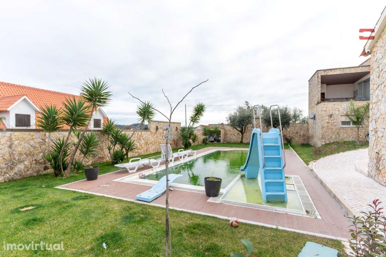 Excelente   Moradia  com  piscina  e  áreas  acima  da  media  e  e... - Grande imagem: 2/34