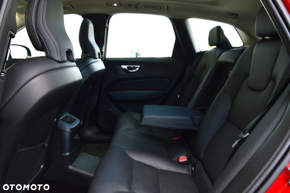 Volvo XC 60 T8 Plug-In Hybrid AWD Plus Dark - 17