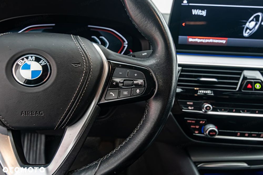 BMW Seria 5 518d - 17
