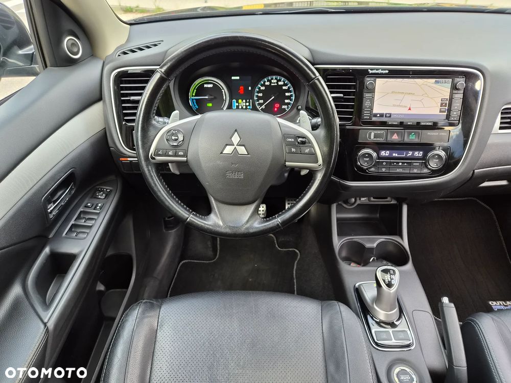 Mitsubishi Outlander 2.0 4WD Top - 8