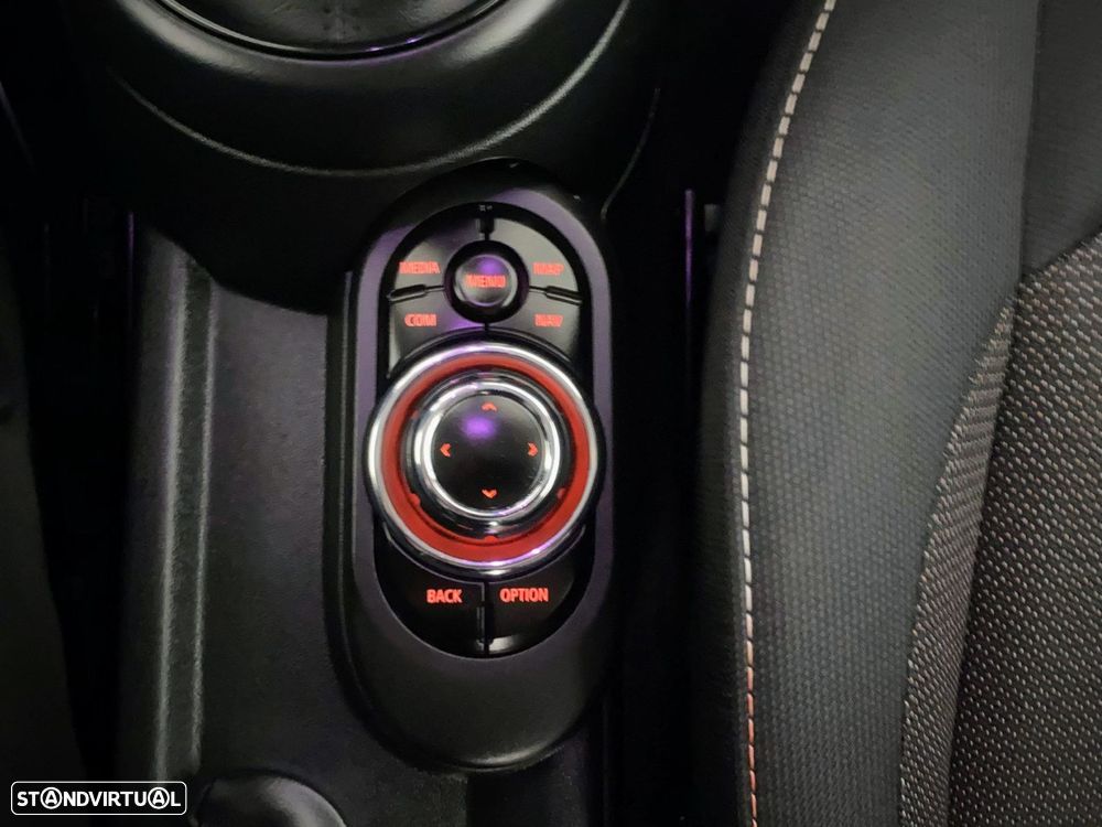 MINI 5 Portas Cooper Auto - 28