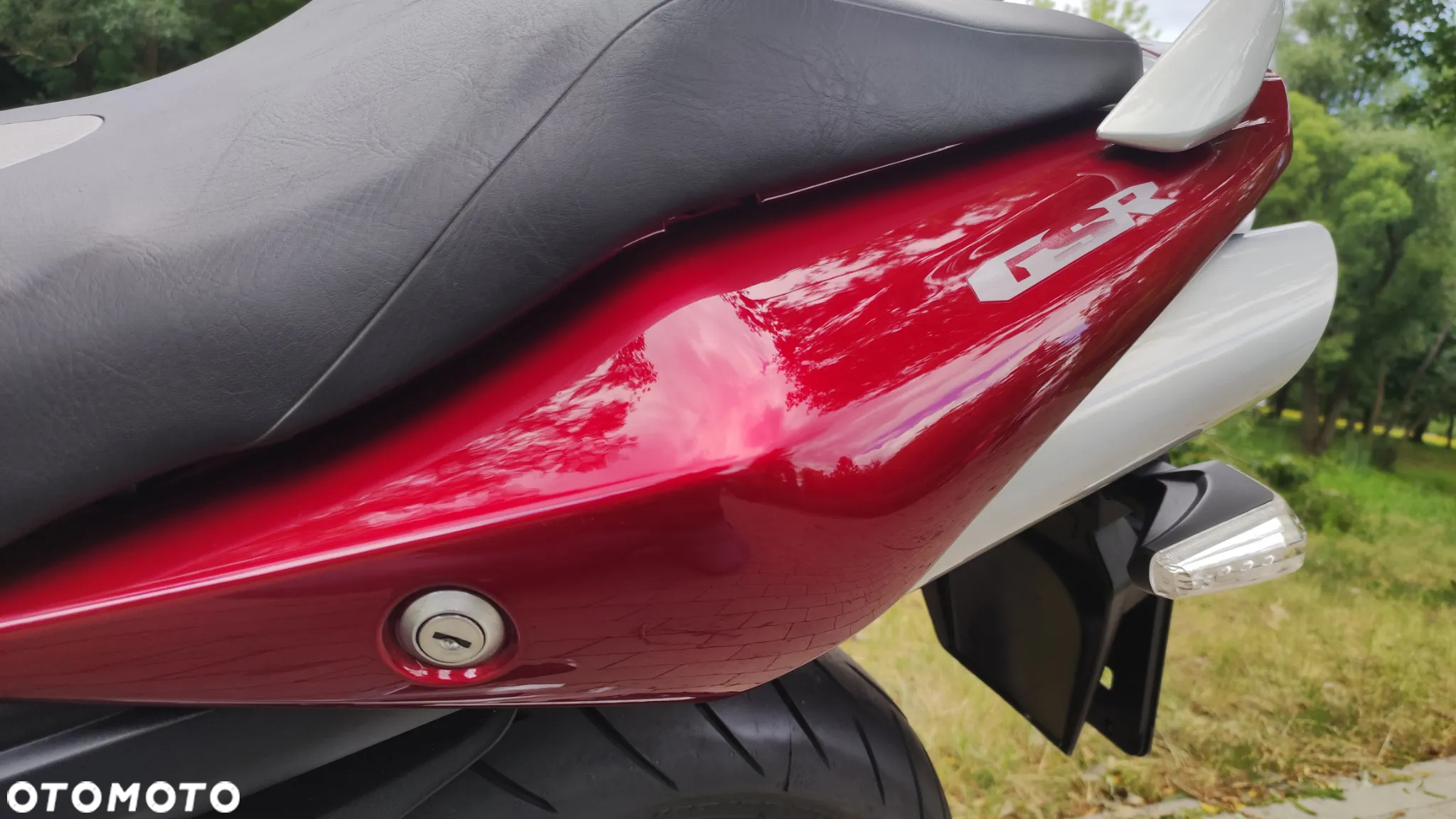 Suzuki GSR - 12