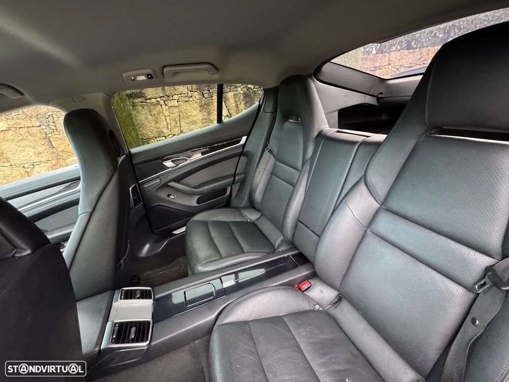 Porsche Panamera 4 PDK Platinum Edition - 28