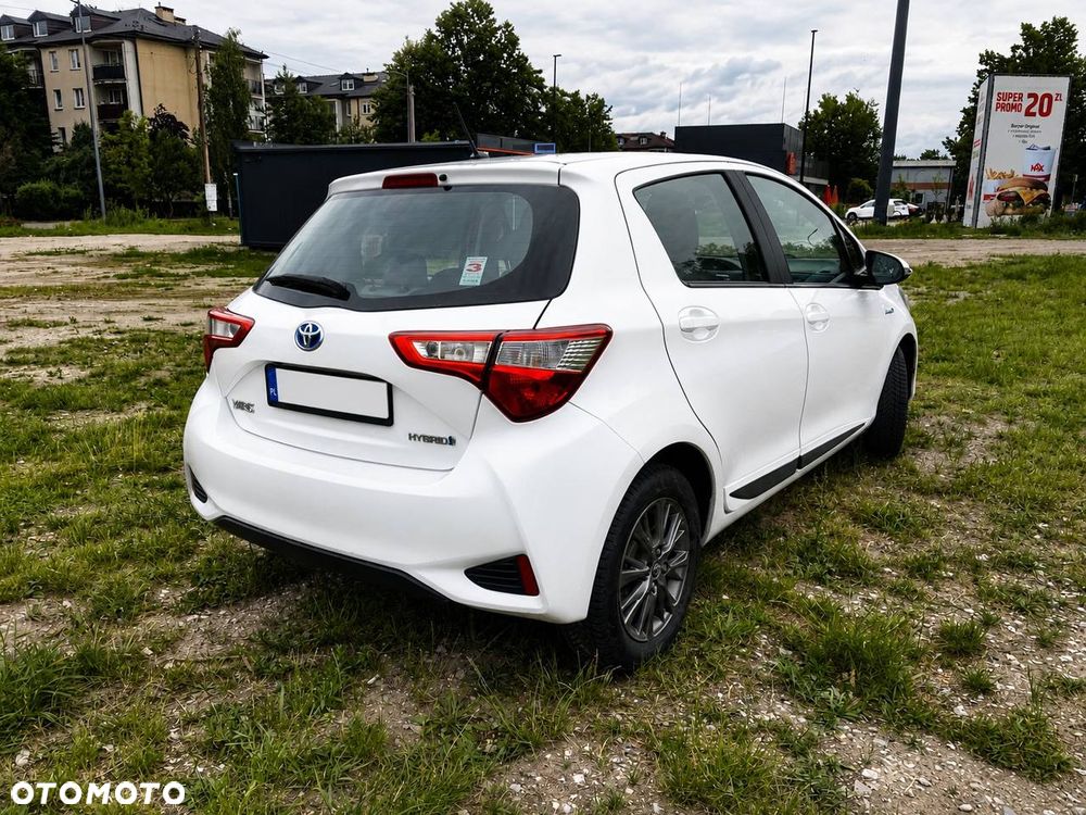 Toyota Yaris Hybrid 100 Selection - 5