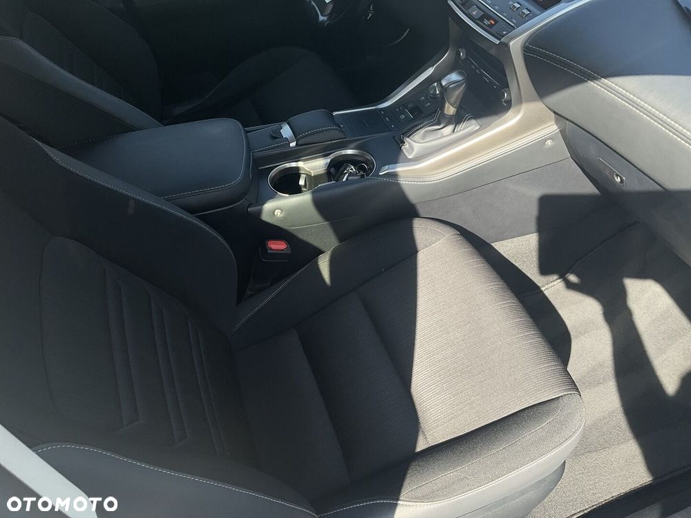 Lexus NX 300h Business Edition AWD - 10