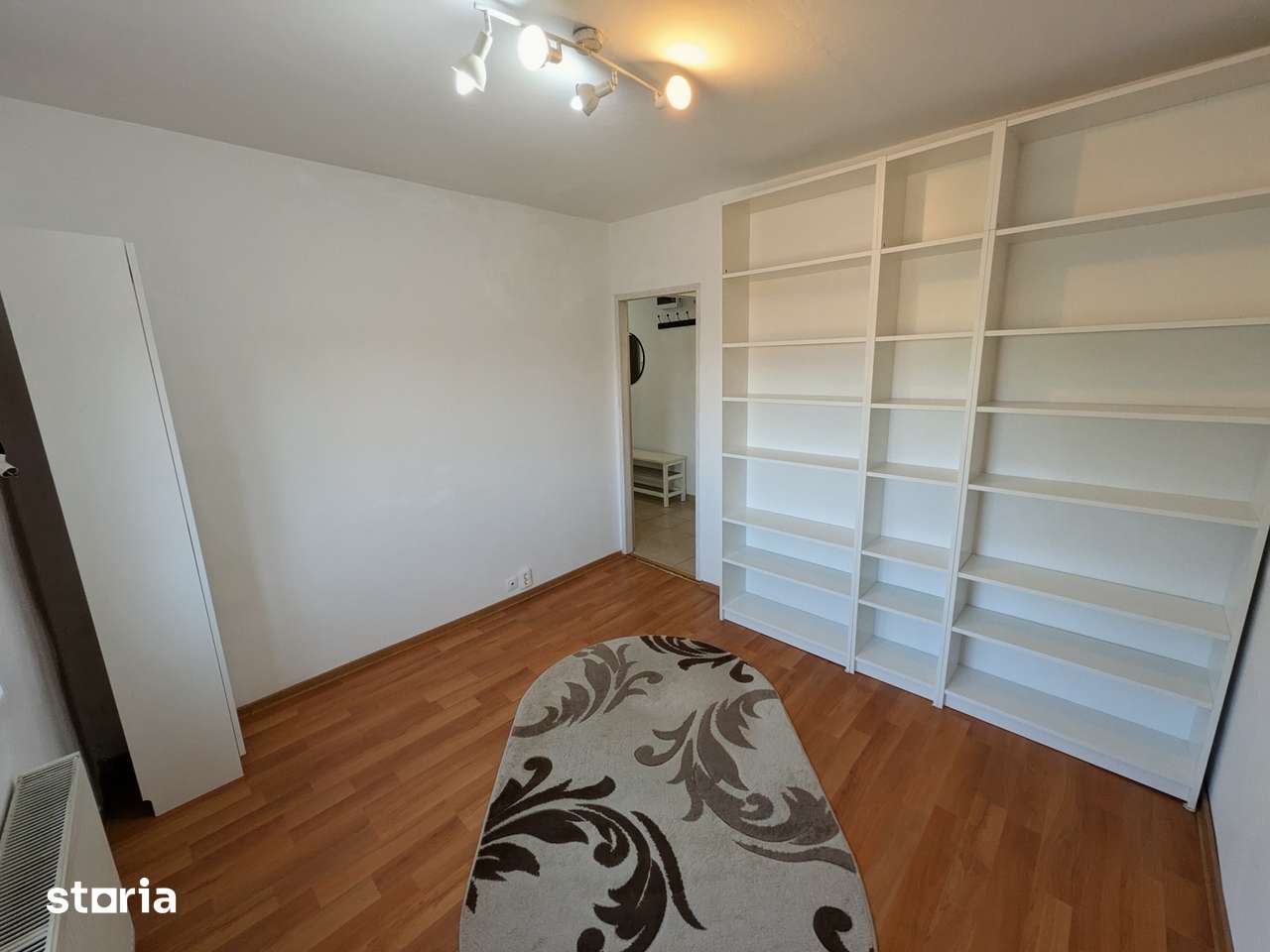 ETAJ 3 - 3 CAMERE - CENTRALA PROPRIE - AC - IZOLAT INTERIOR — fotografia 3