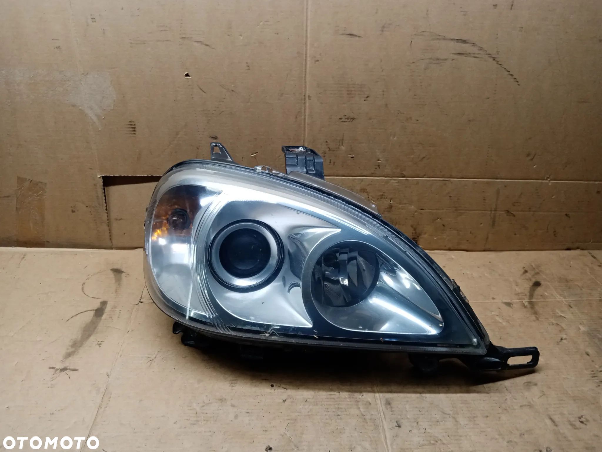 Lampa prawy przód przednia prawa Mercedes ML W163 - 1