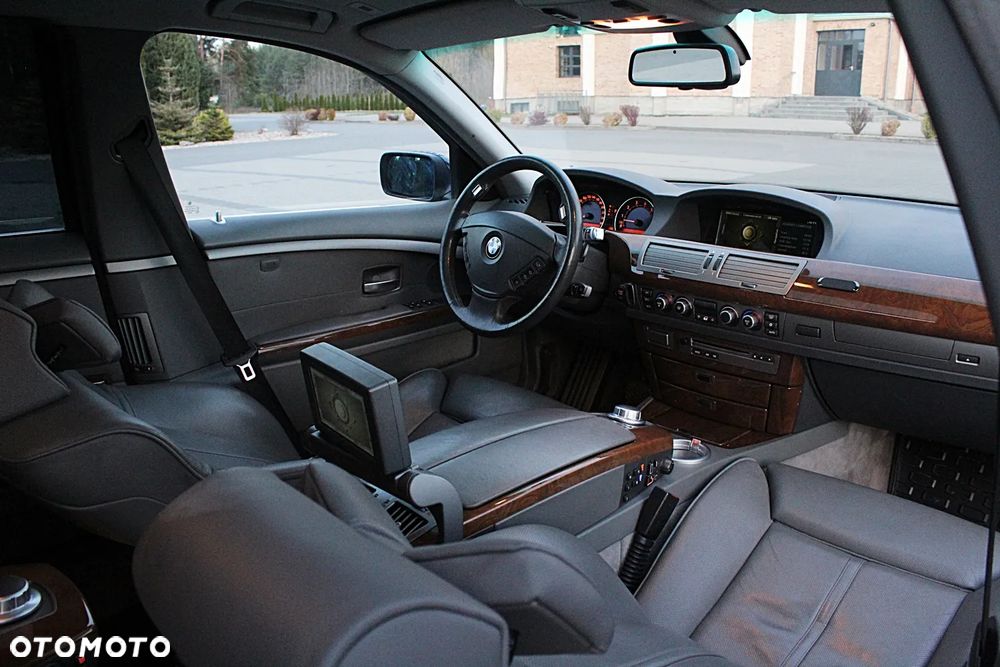 BMW Seria 7 750Li - 34
