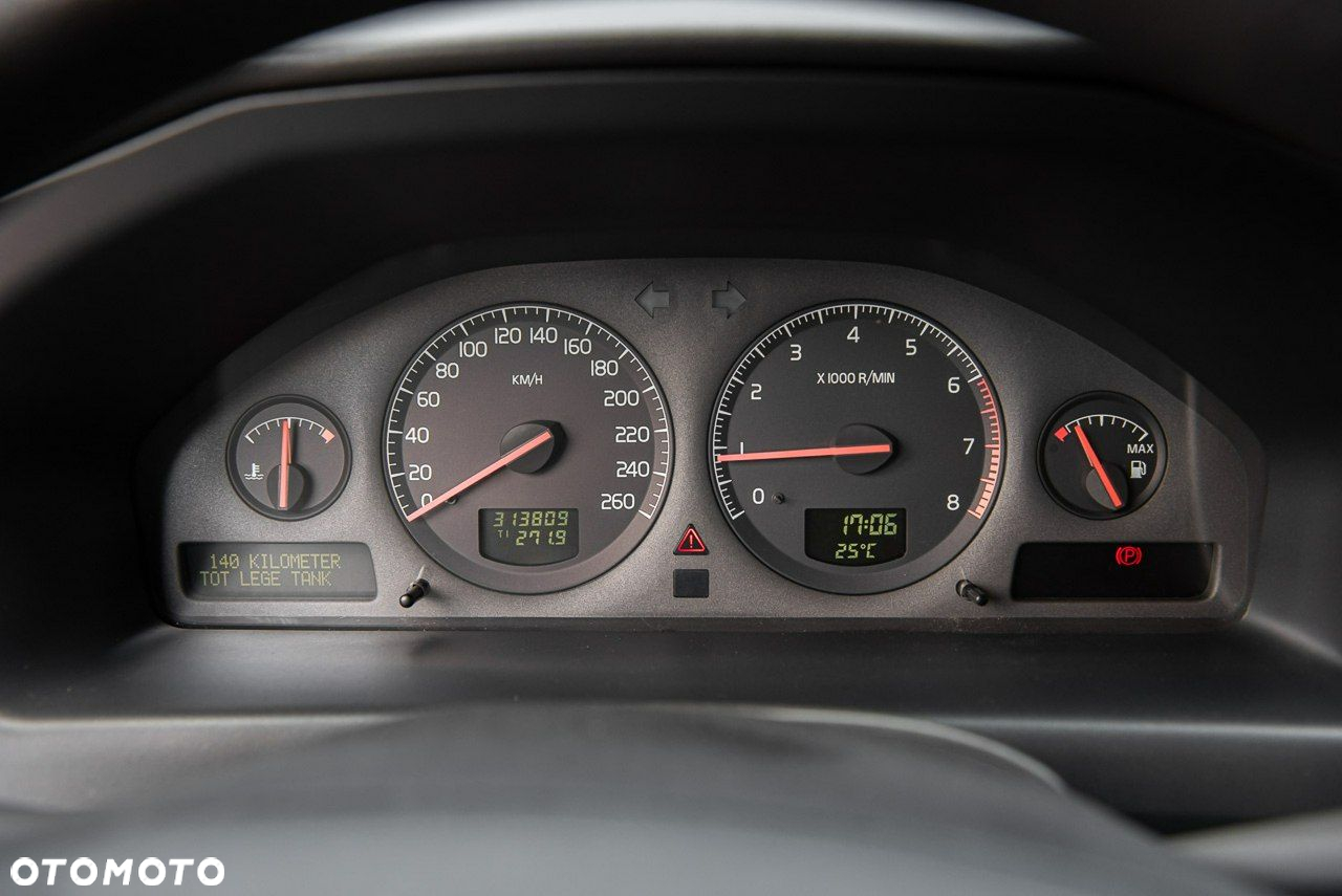 Volvo V70 2.4 Premium - 26