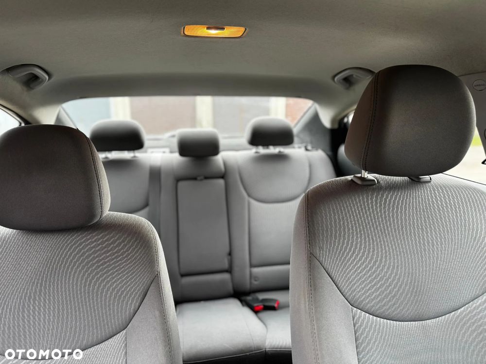 Hyundai Elantra - 22