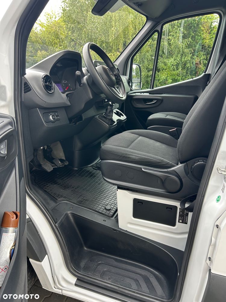 Mercedes-Benz Sprinter - 10