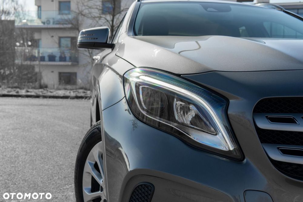 Mercedes-Benz GLA 220 4-Matic - 40