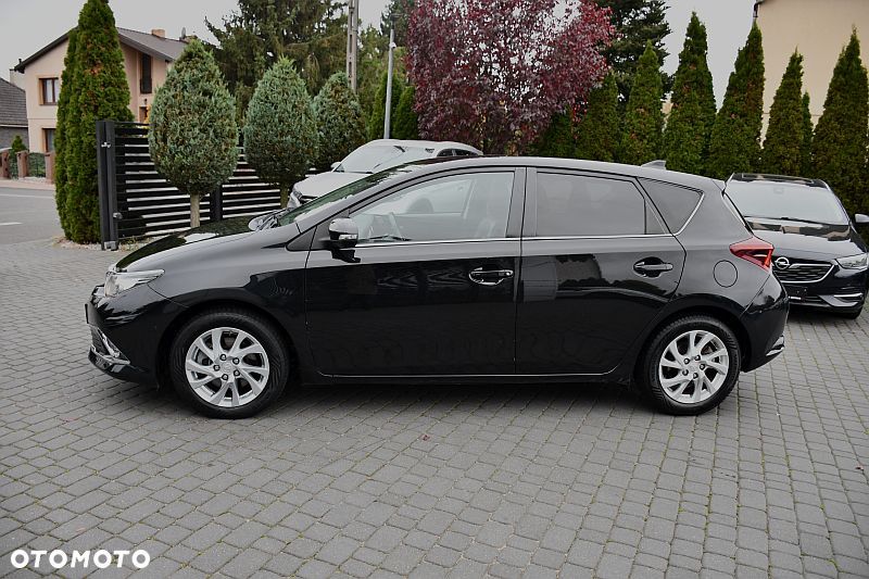 Toyota Auris Hybrid 135 Prestige - 28