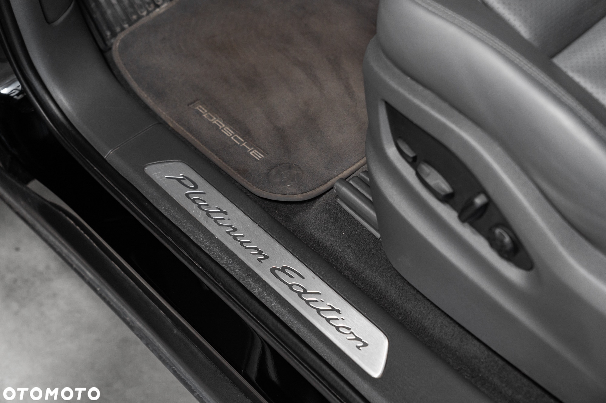 Porsche Cayenne Coupe Platinum Edition - 27