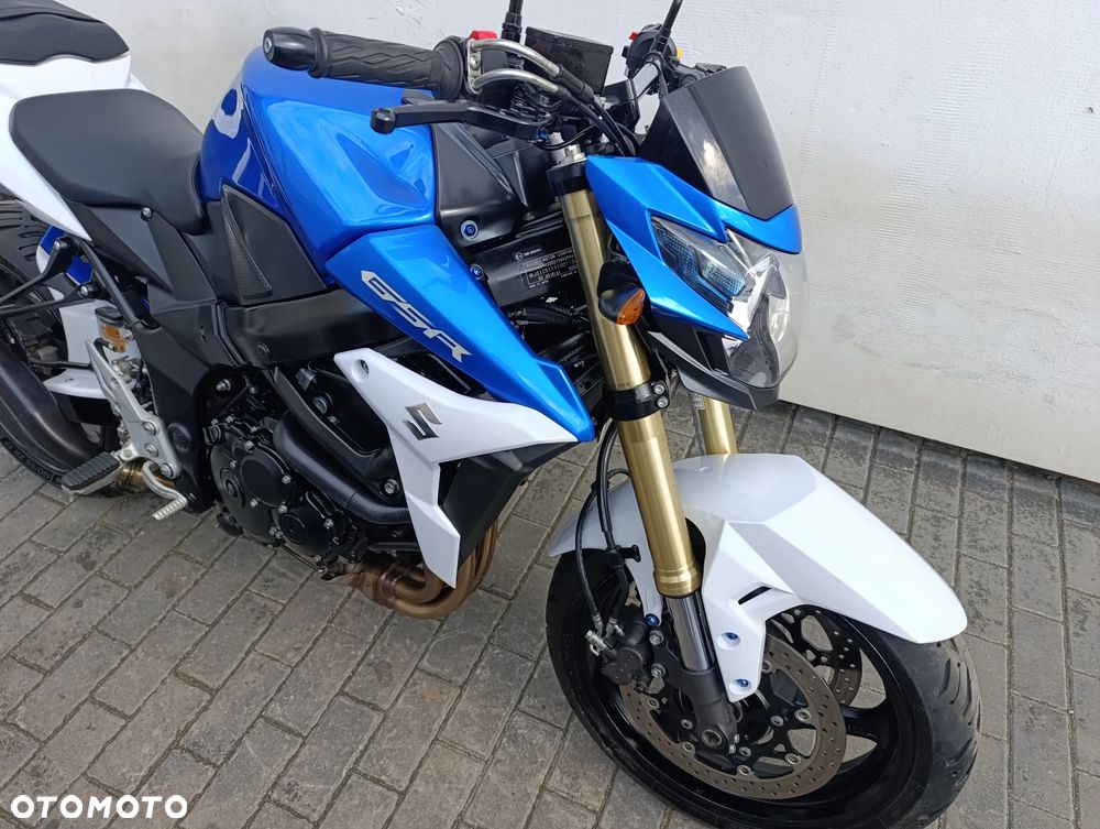 Suzuki GSR - 31