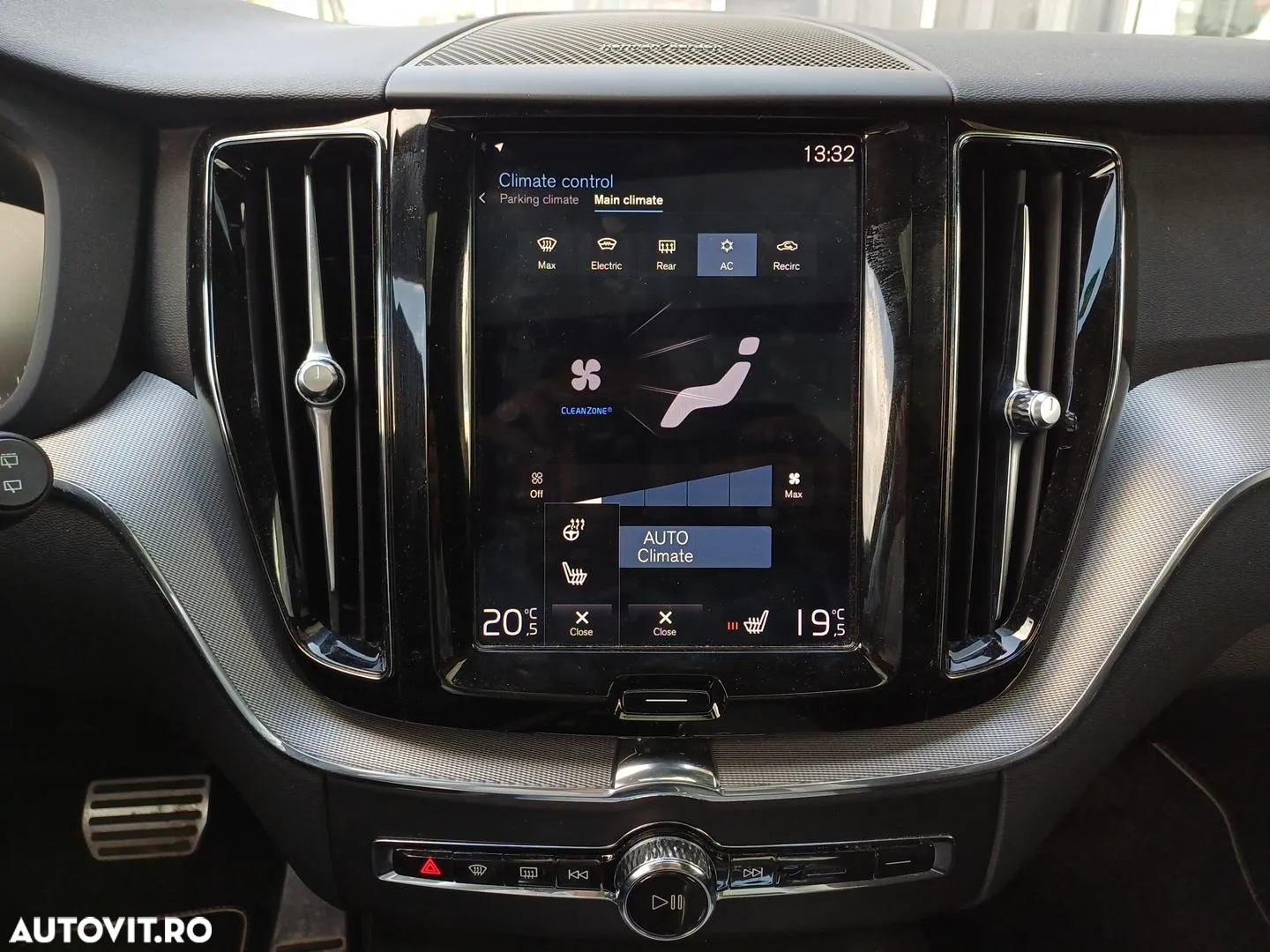 Volvo XC 60 T8 Twin Engine AWD Momentum - 17