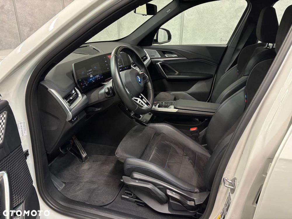 BMW iX1 eDrive20 66.5kWh M Sport - 10