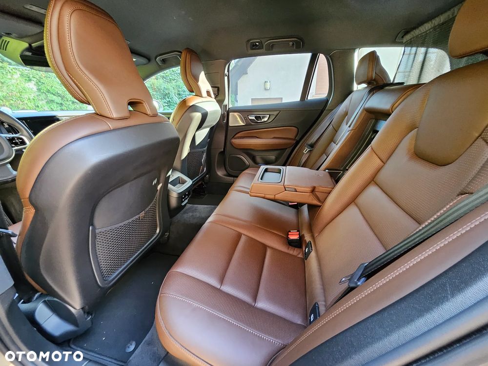 Volvo V60 Cross Country D4 AWD - 25