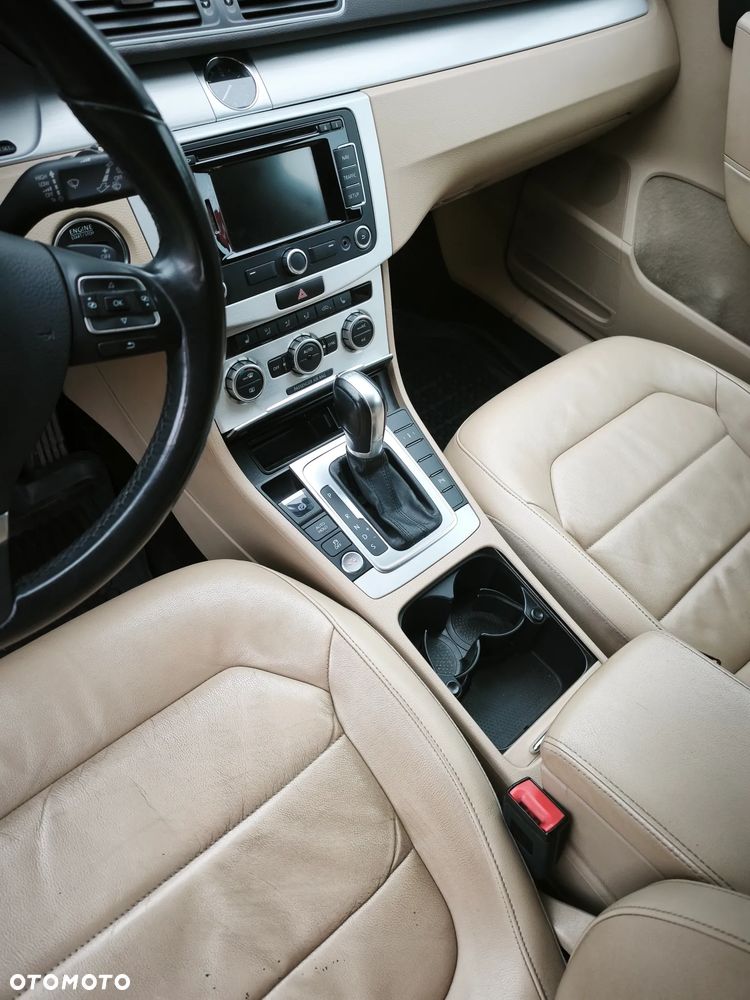 Volkswagen Passat - 4
