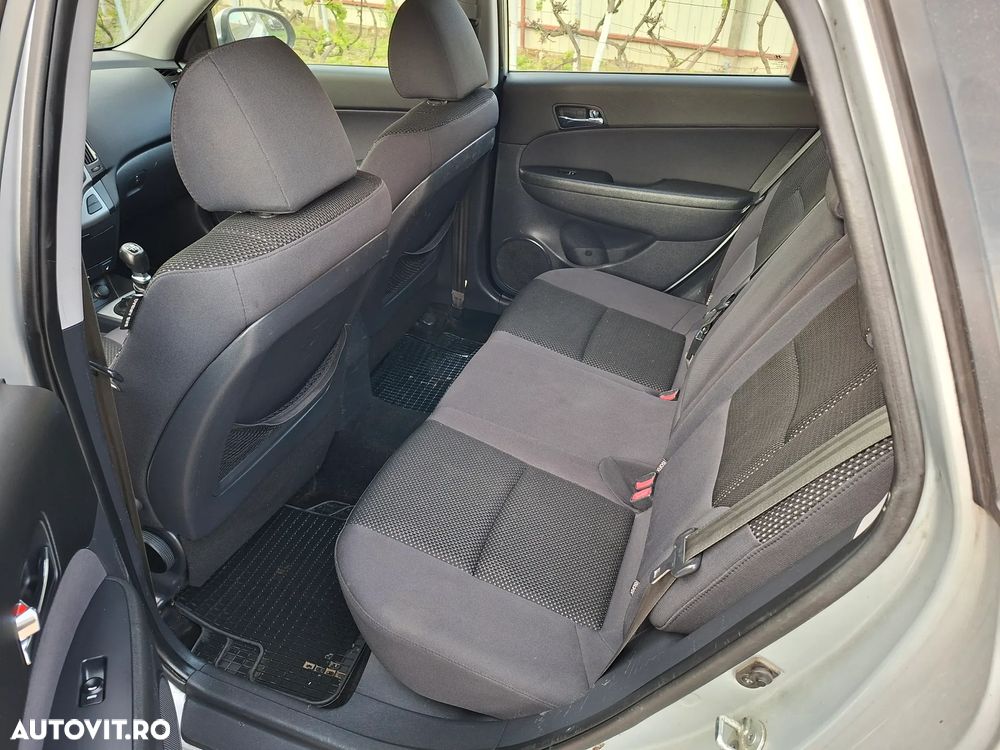 Hyundai i30 1.6 CRDI Comfort - 9