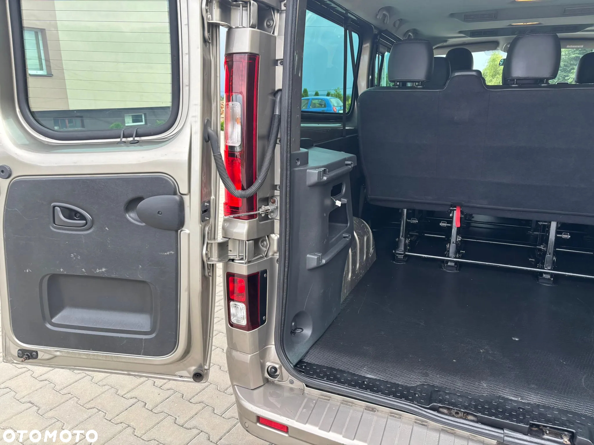 Opel Vivaro 1.6 D (CDTI) L2H1 - 19