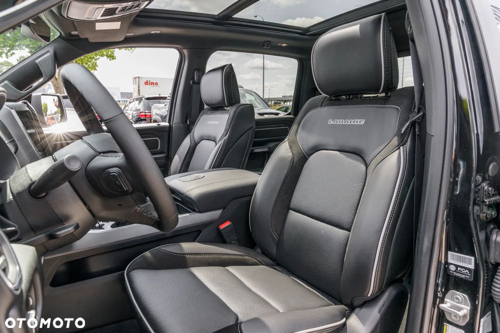 RAM 1500 Laramie Night Premium - 39