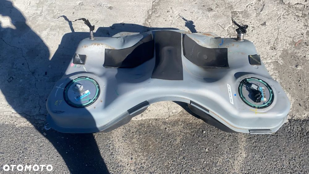 ZBIORNIK PALIWA FORD MUSTANG V 10-14 AR33 9K007 AB - 1