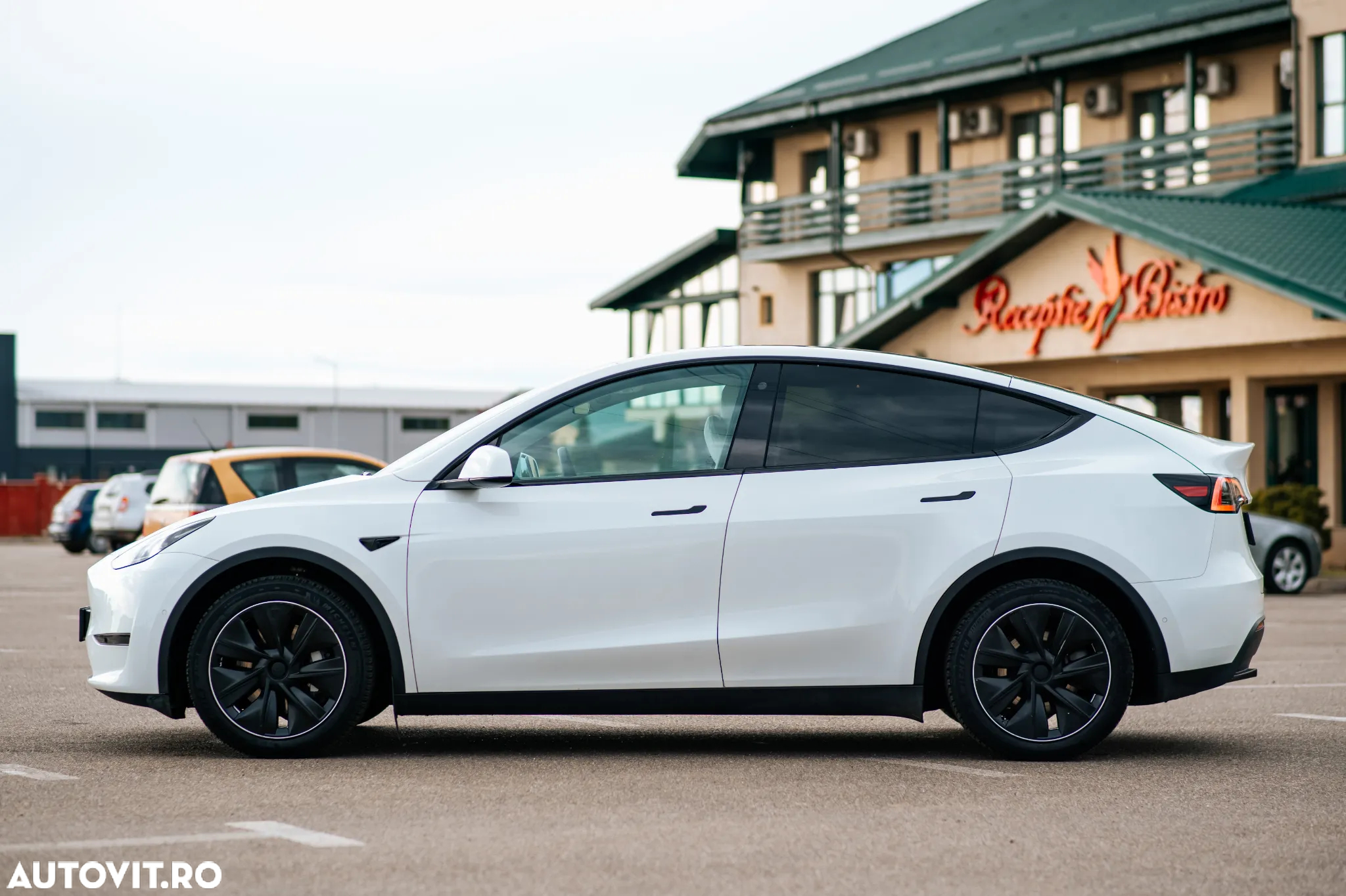 Tesla Model Y Long Range Dual Motor AWD - 7