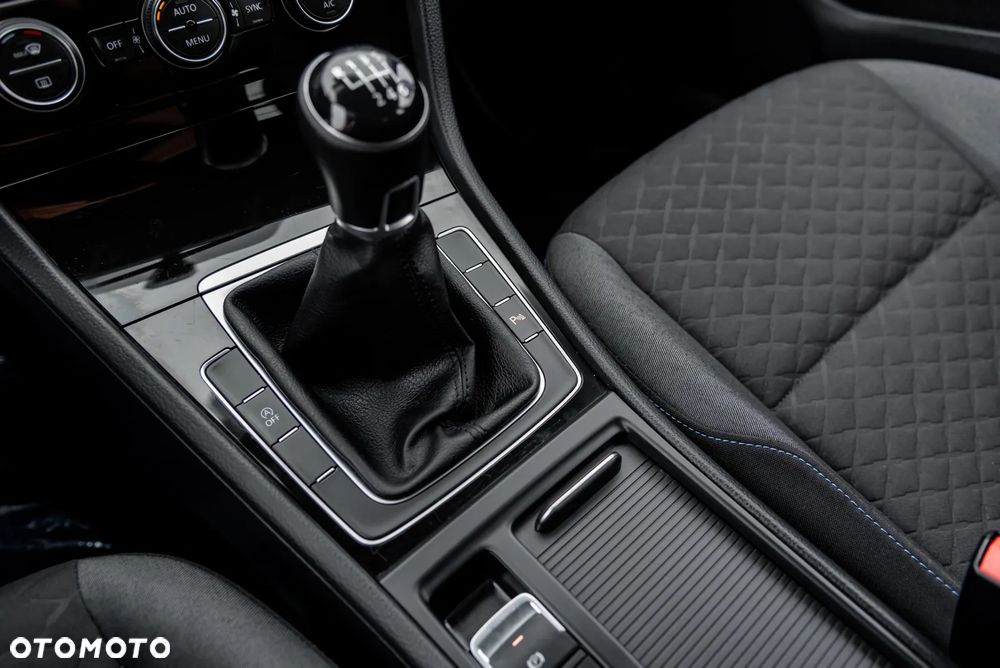 Volkswagen Golf 2.0 BlueTDI Highline - 37