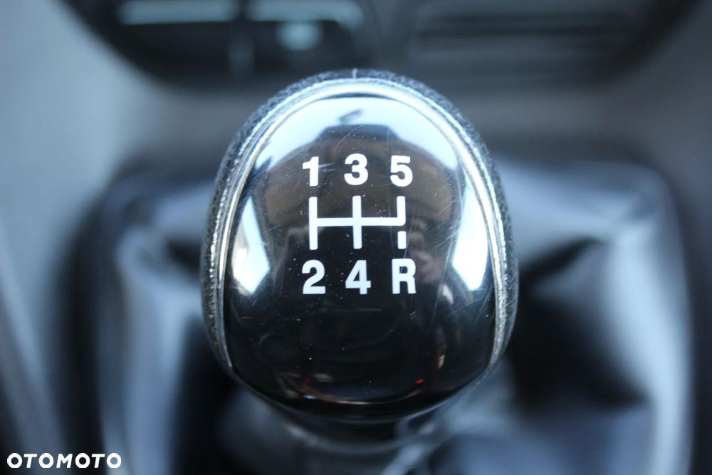 Ford Tourneo Connect 1.6 TDCi Titanium - 23