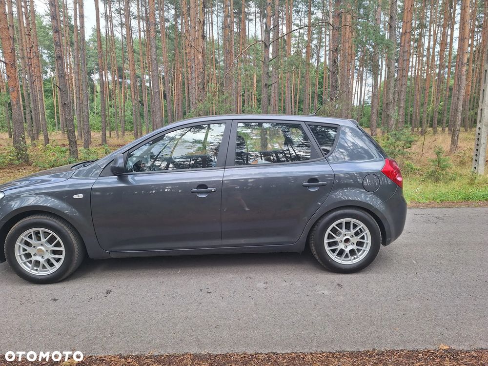 Kia Ceed 1.4 L - 5