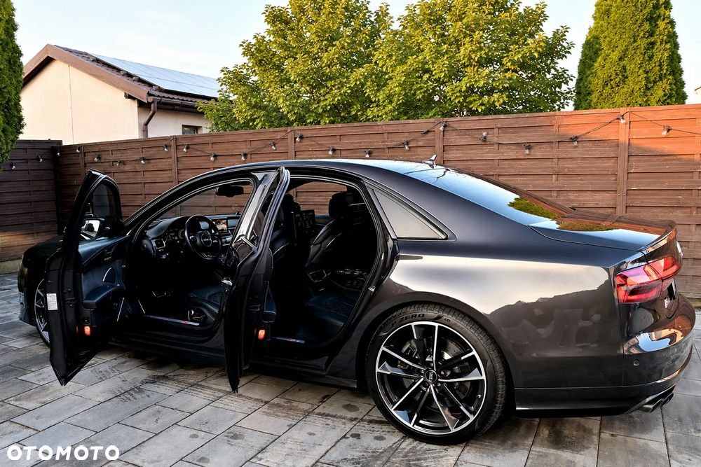 Audi S8 - 11
