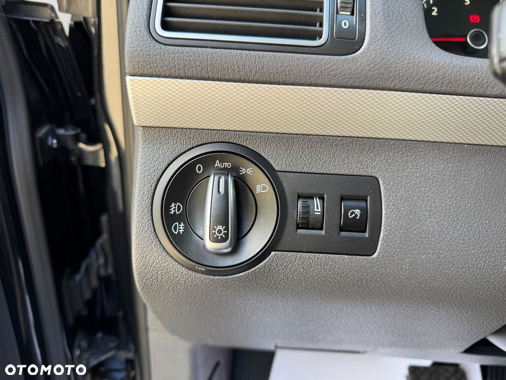 Volkswagen Touran 2.0 TDI DPF DSG Life - 28