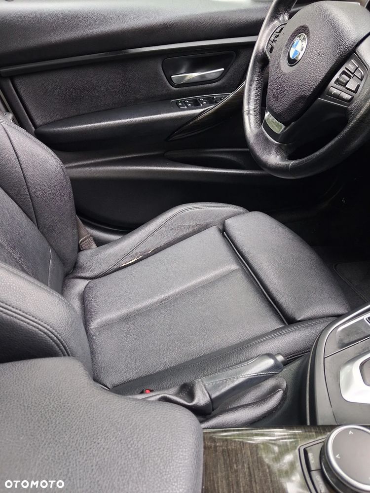 BMW Seria 3 320i xDrive - 14