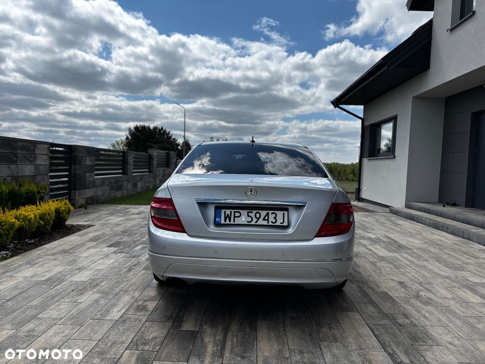 Mercedes-Benz Klasa C 180 CGI Automatik BlueEFFICIENCY Avantgarde - 7