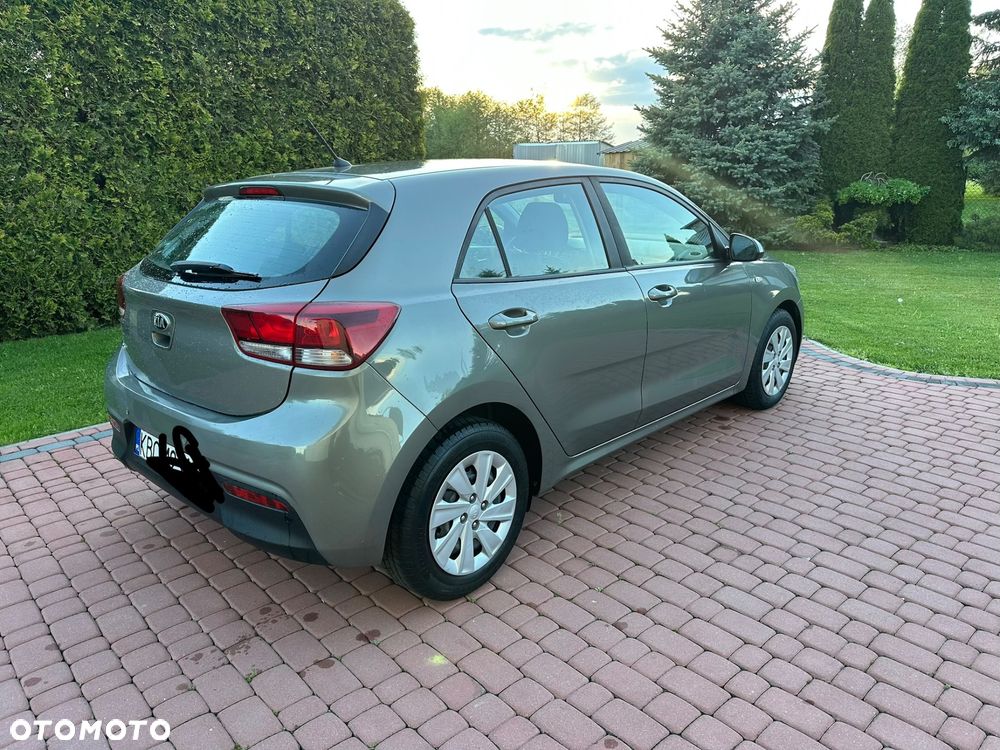 Kia Rio 1.2 L - 2